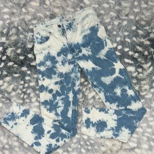 Levi’s blue and white jeans